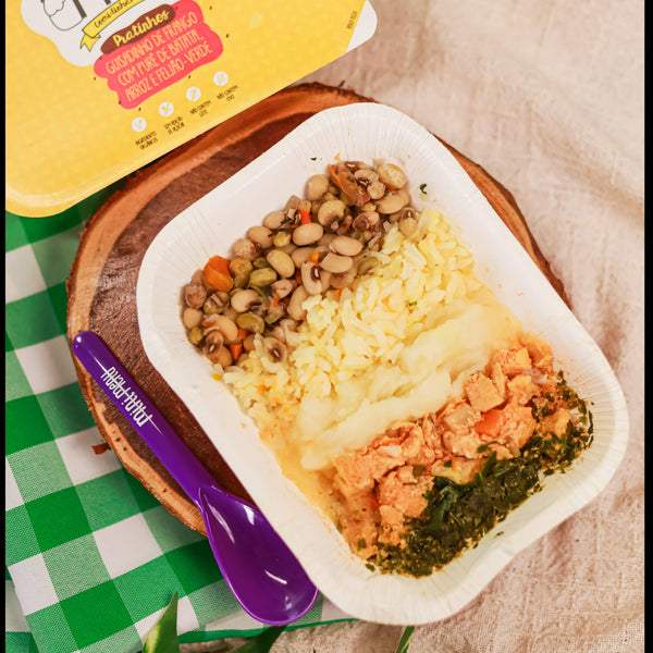 Guisadinho de frango com purê de batata, arroz e feijão verde