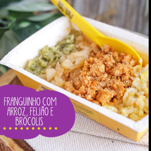 Frango moido, arroz, feijão, batata e brócolis